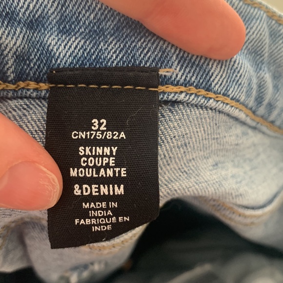 H&M &Denim Distressed Skinny Jeans - Picture 9 of 10